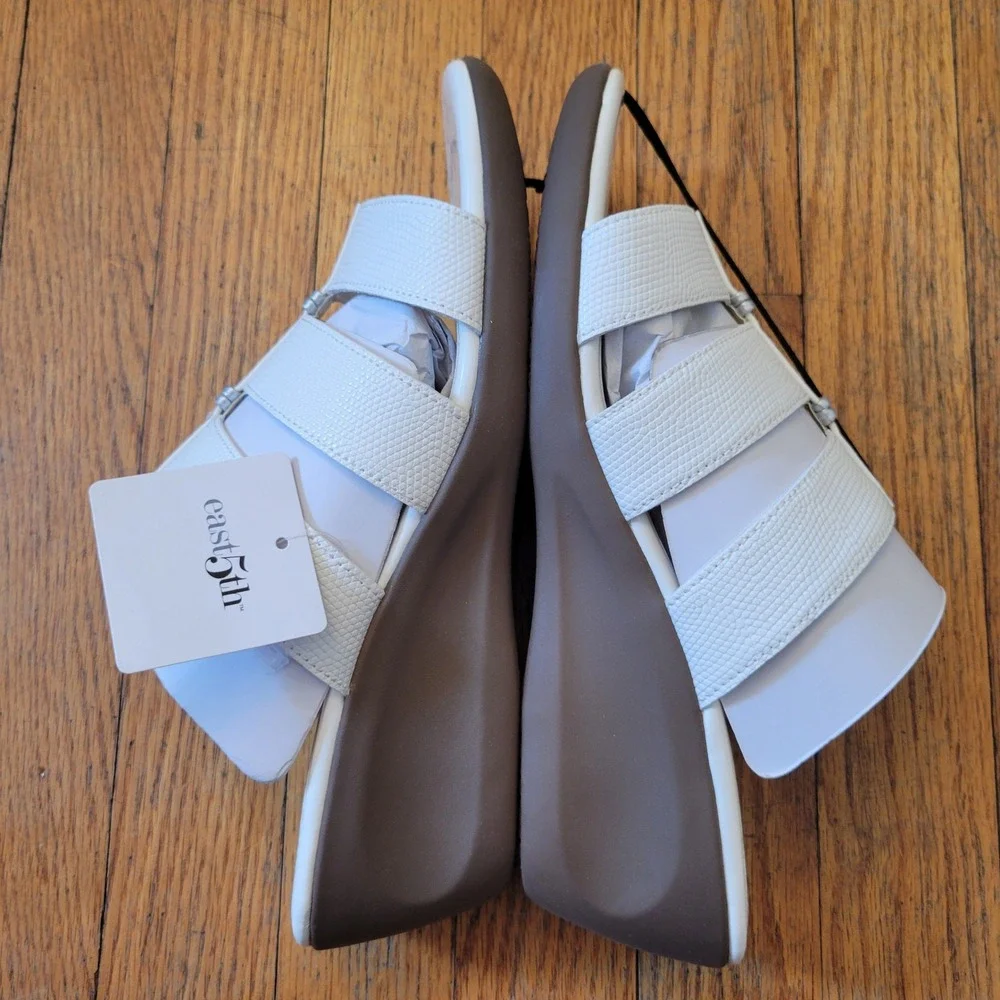 East 5th 10 Wedge Sandals White Textured Multi Strap Evergreen Summer Beach